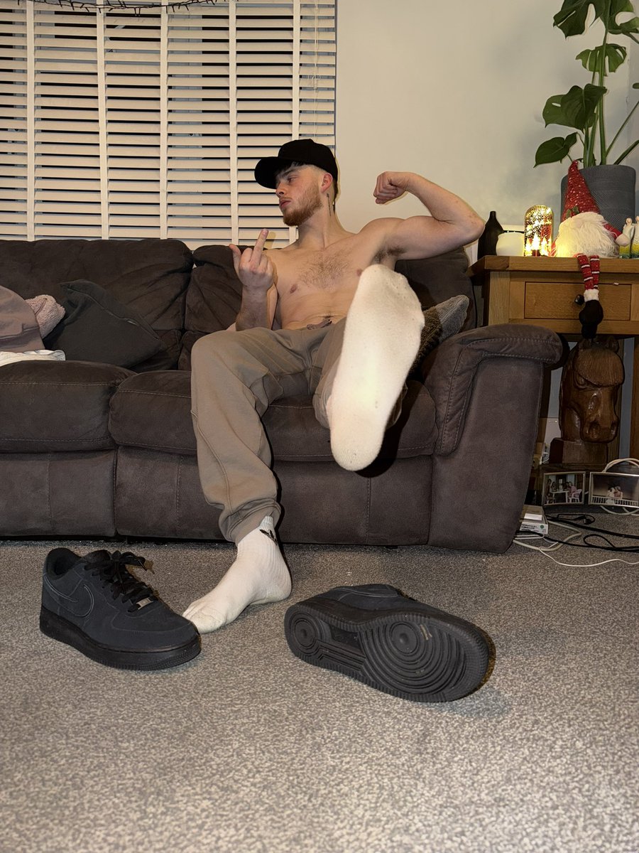 Alpha Oakley tweet media