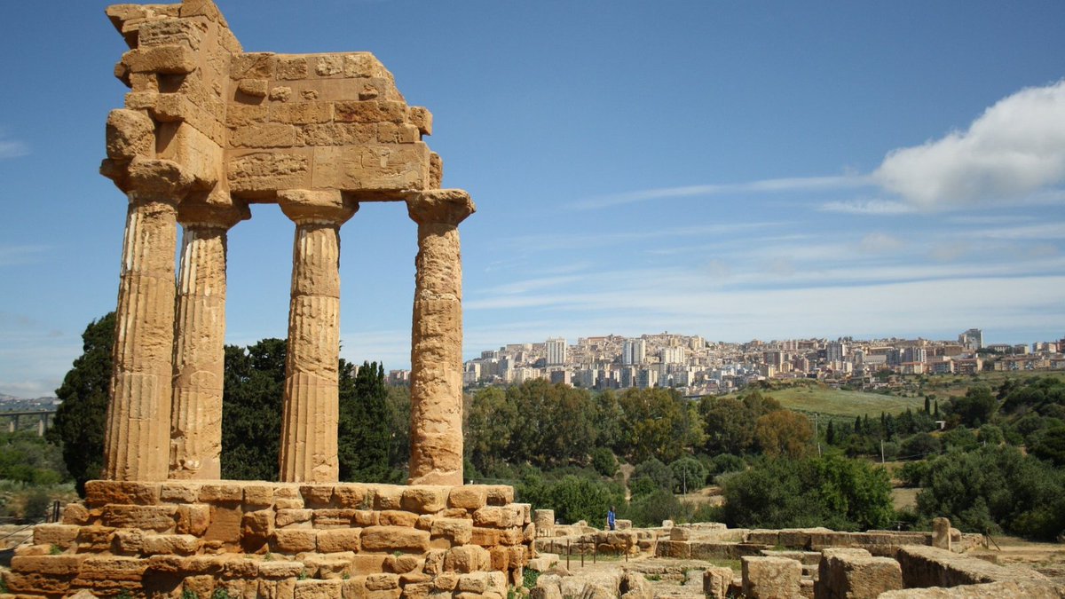 Blue_Parallel's tweet image. Sicily's Valley of the Temples transports you back in time. Dating back to the 5th and 6th centuries BCE, this is an unmissable #UNESCO World Heritage site. Walk among Roman ruins in #Sicily and experience the magic of eras gone by.  zurl.co/I2FdG