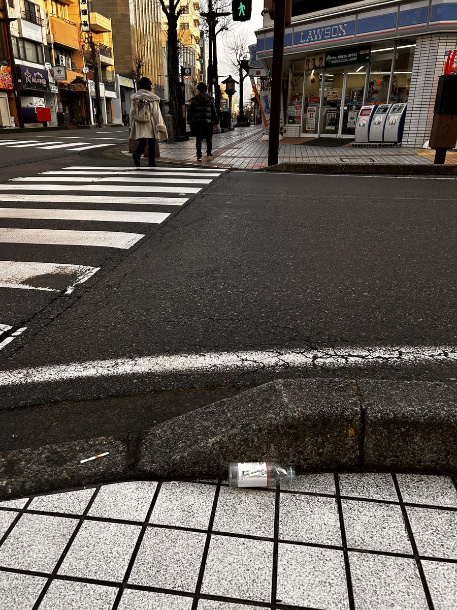 Dynamitemandom's tweet image. いつもの長野市は善光寺表参道を丁寧にポイ捨てゴミ拾った年の瀬の朝です！エグいです！こんなによくポイ捨てできるね一ンチ二日で😅って感想です！ゴミ凍ってなくて良かった！また明日😌ゴミ総数478個🗑️