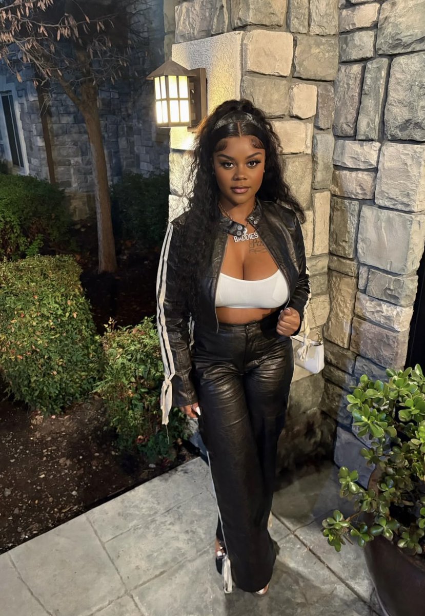 MOTO GIRL FAUX LEATHER JACKET AND PANT SET
-CHOCOLATE 

FashionNova