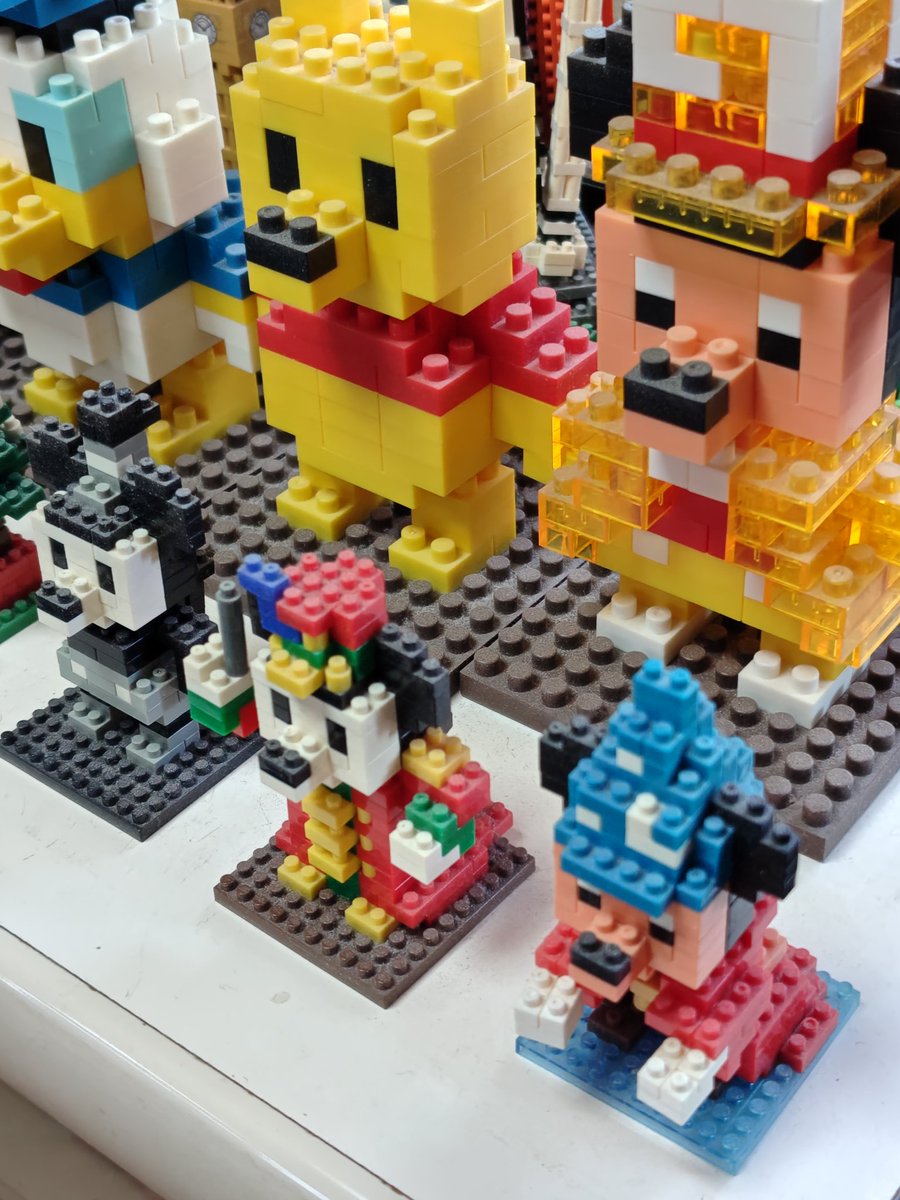 大掃除していて久しぶりにディズニーのナノブロックを眺めてました