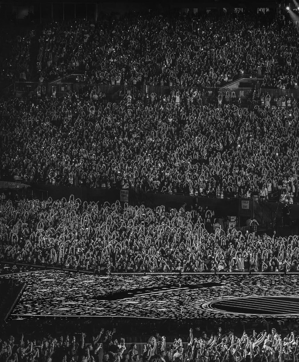 metmidnights's tweet photo. taylor swift build a legacy that can’t be undone https://t.co/j90TKRnHDR