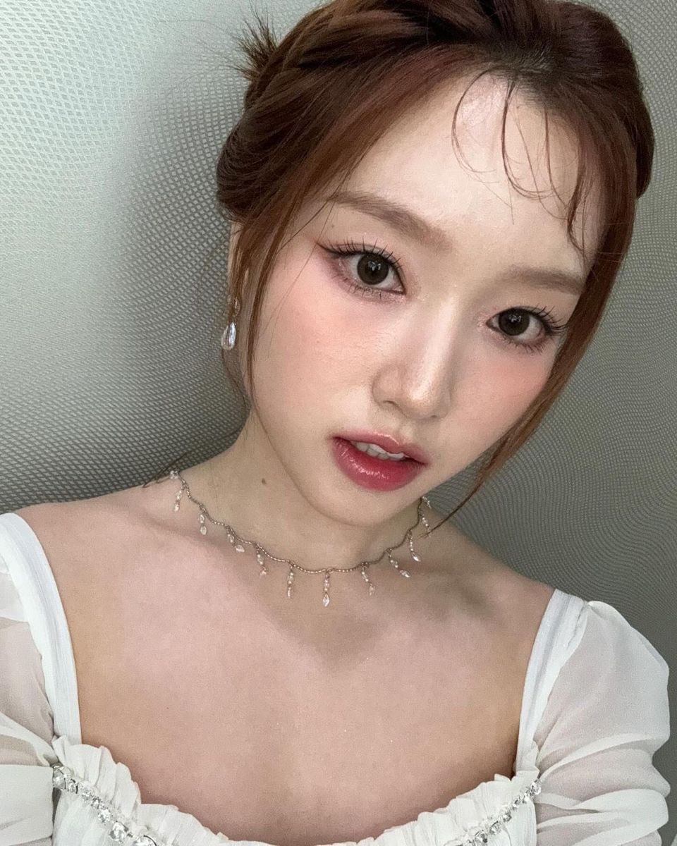 gowondaily's tweet image. her face card is DEADLY.