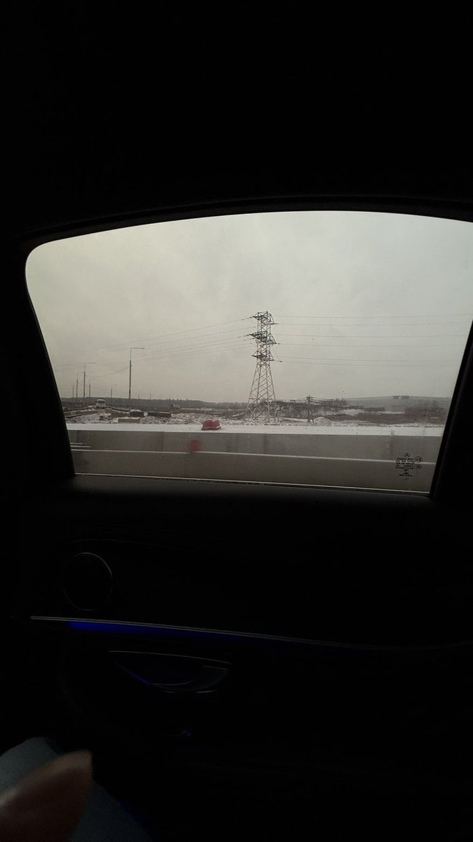 والله انك في شراييني تمشّى
والله ان باب الرجا عادة مسايف

اعتذر واللي لك ان عذرك يمشّى
مايدقق فالعذر بين الولايف