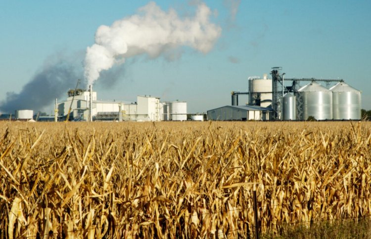 biofuelslaw's tweet image. Calling all #biofuel experts:  This image of a South Dakota #ethanol plant has been circulating for around 20 years. The earliest record I found was from 2006. Can any industry veterans identify which facility this is?