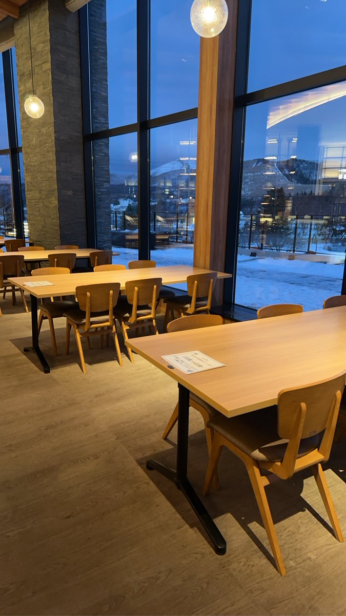 おはようございます。 白樺湖は最低気温－3℃／最高気温4℃☁お昼頃から晴れる予報です☀池の平ホテル は年末を過ごされるお客様で大賑わい♪朝食が始まる前の静かなレストランで、今年も沢山の方々にお越しいただいた感謝の気持ちの噛みしめていました。今年もあと2日！笑顔  ...