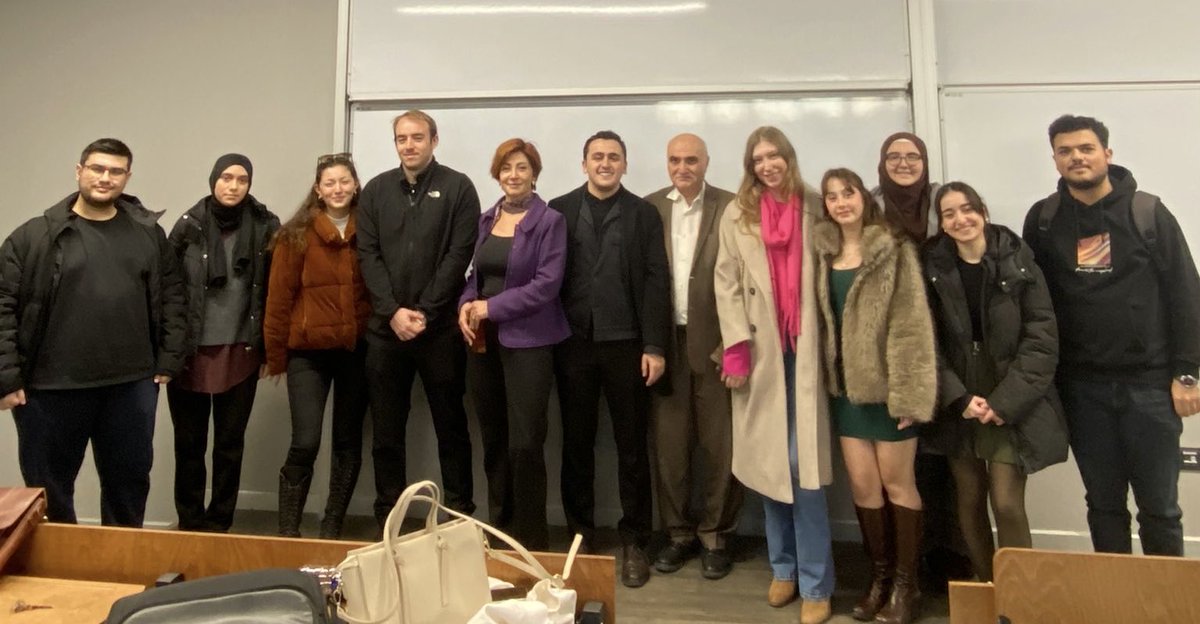 Marmara İşletme Fakültesi 
 GİRİŞİMCİLİK Dersimizde İŞ FİKRİ PROJELERİMİZİN sunumunu yaptık. Ülkemizin ihtiyaç duyduğu girişimcilerin,  hocamız Dr. Pınar DEĞİRMENCİ liderliğinde emin adımlarla yetiştiklerini görmek Umut vericiydi. Hocamıza teşekkür ediyor arkadaşlarımı kutluyorum