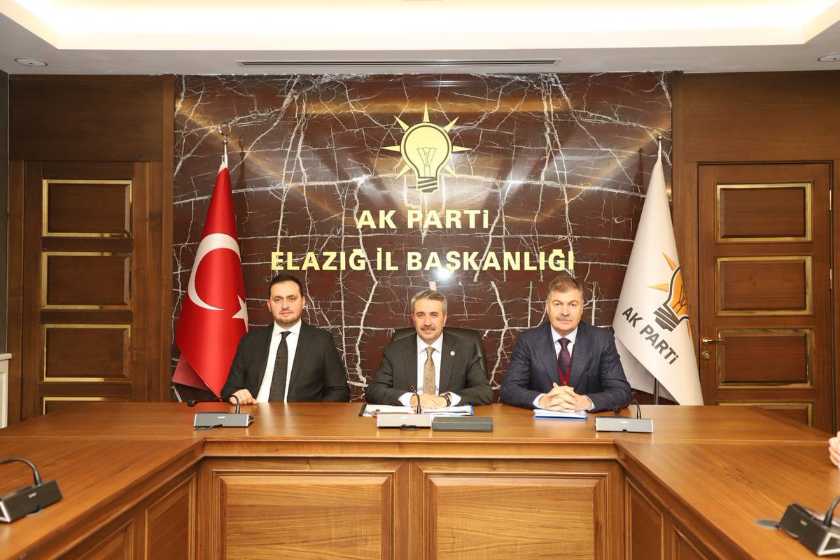 MustafaAlkayis's tweet photo. Elazığ ilçe başkanlarımızla verimli bir toplantı gerçekleştirdik. Teşkilat çalışmalarımızı kapsamlı şekilde değerlendirerek sahadaki durumu ele aldık, önümüzdeki döneme ilişkin yol haritamızı belirledik. 

Birlik, beraberlik ve dava bilinciyle Elazığ’ımız için aynı kararlılıkla çalışmaya devam edeceğiz. @abuyukgumus @Akparti @RTErdogan