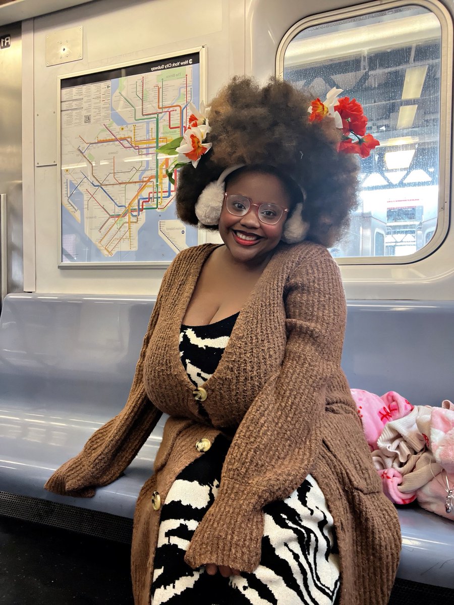 I MADE IT TO NEW YORK CITY. I’m from the south ( small town ARKANSAS girlie) and I love it over here!!

I’m treating the trains like it’s a roller coaster so I do apologize for my .. childishness but I AM HAVING SO MUCH FUN WITH PUBLIC TRANSPORTATION HERE. 💖🥺