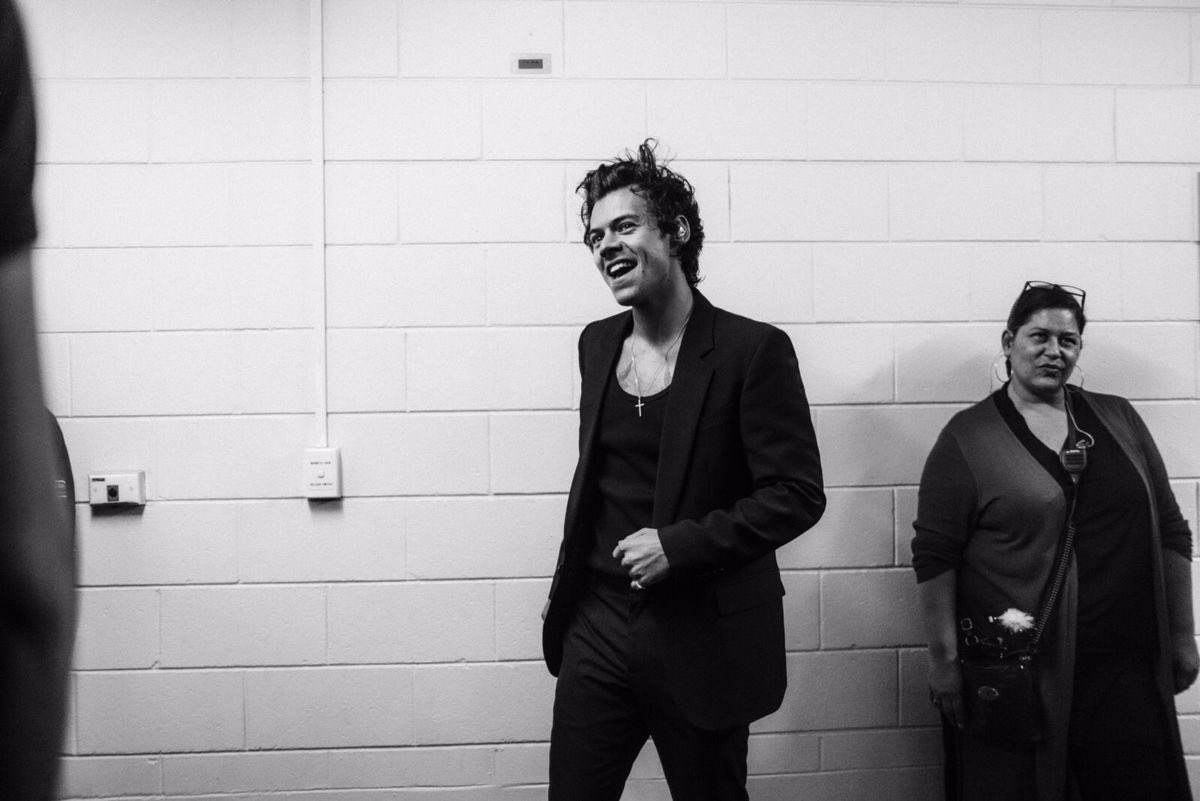 94shouse's tweet photo. Harry Styles photographed by Helene Pambrun https://t.co/khvlSoIKPS