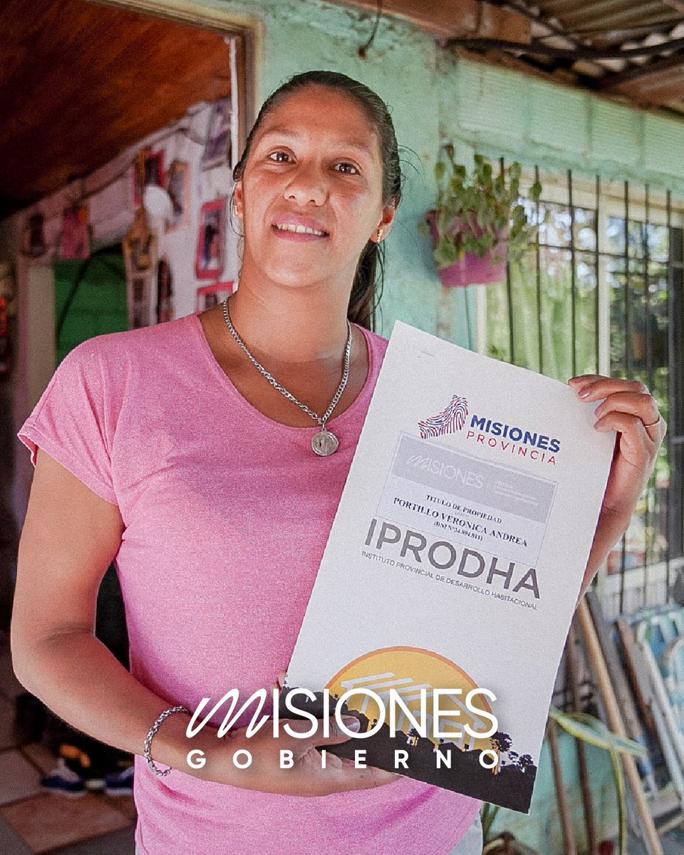 📜🏡 A través del Programa de Regularización Dominial, 60 familias del barrio San Alberto de Puerto Rico recibieron su título de propiedad.

📐 La agrimensura marcá los límites de tu terreno y tu título te abre oportunidades y ordena tu futuro y el de tu familia.