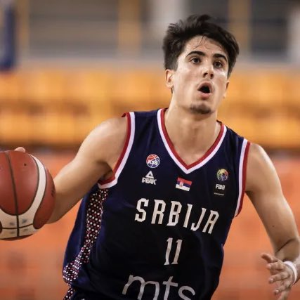 🇷🇸 Andrej Bjelic had himself a very complete performance in Real Madrid’s win over Joventut in Liga U

21 points
7 boards
6 assists
7-10 FG
3-6 3P
4-6 FT

The 6’4 guard is fresh off a 39 point finals performance at the Hospi tournament a few weeks ago. Big name to watch out for