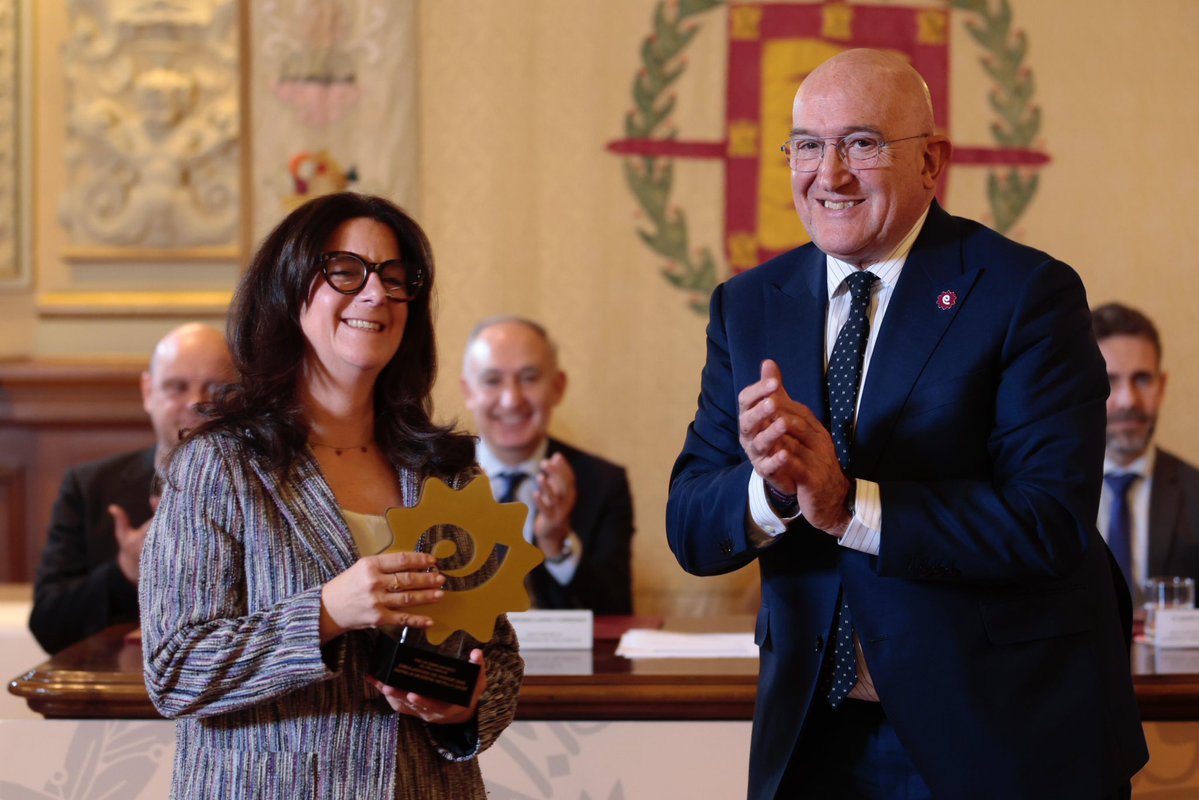 ➡️ El <a href="/AyuntamientoVLL/">Ayto. de Valladolid</a> ha reactivado la Red de Embajadores de Valladolid, creada en 2009, como herramienta estratégica para reforzar el vínculo con los vallisoletanos que desarrollan su trayectoria profesional fuera de España y proyectar la ciudad a nivel internacional.