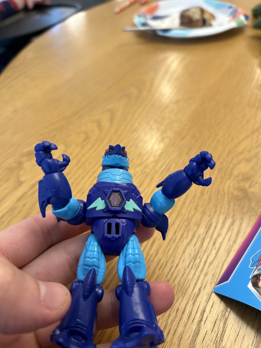 NickThompsonPNW's tweet photo. @MrBeast Santa, the elves sent 2 left arms on this lab hybrid. Pls help! https://t.co/BxdSSTrZJR