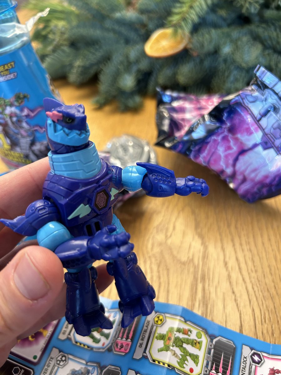 NickThompsonPNW's tweet photo. @MrBeast Santa, the elves sent 2 left arms on this lab hybrid. Pls help! https://t.co/BxdSSTrZJR