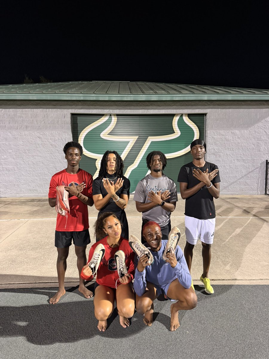 chucho305mia's tweet photo. Day 1 of speed clinic @ USF - gaining experience, sharpening technique, and making every minute matter. Hard work and dedication always lead the way.
#trackseasonloading https://t.co/zbcdF5Wk2b