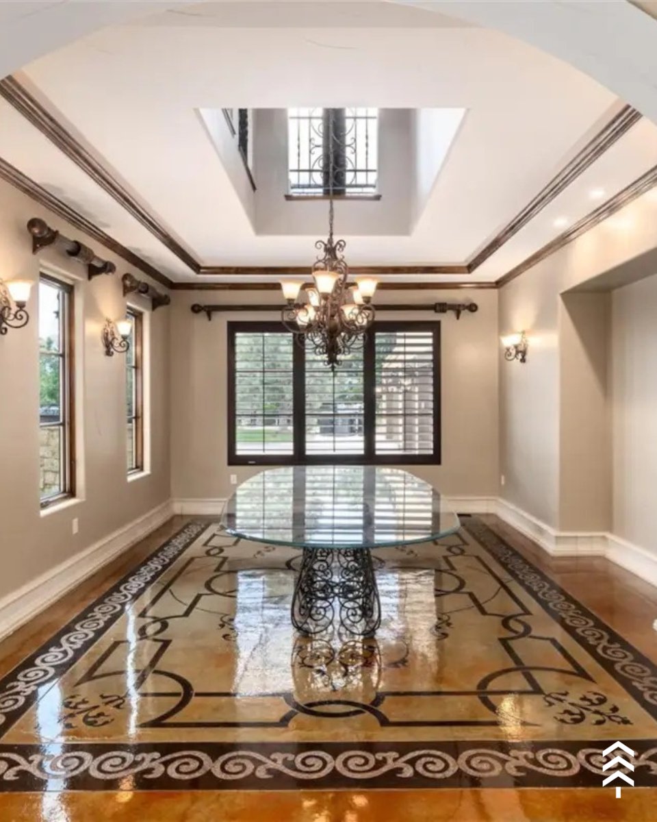 Million Dollar Monday ✨
A private Mediterranean masterpiece in Hidden Pointe Estates.
For more information, visit the link in our bio.
#kentwoodre #milliondollarmonday #luxuryrealestate #luxuryhomes #realestate #coloradorealestate