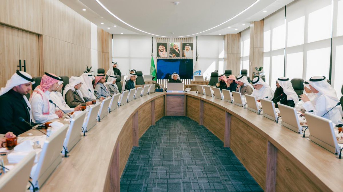 aalabdulkarim1's tweet photo. عقدنا اليوم الاجتماع الخامس لمجلس إدارة الهيئة السعودية للمياه، حيث استُعرض أداء عام 2025م، وتقدّم المؤشرات، ومتابعة تنفيذ القرارات.

ناقش المجلس كفاءة خدمات امداد المياه وسلاسلها، وتحسين تجربة المستفيد، وتعزيز الجاهزية واستمرارية الأعمال، وتنمية المحتوى المحلي والشراكات الاستراتيجية وببناء القدرات وتبني الابتكار ونماذج العمل الجديده والمستدامة في القطاع، واعتمد المجلس قرارات تدعم موثوقية واستدامة خدمات المياه.

أشكر معالي رئيس المجلس والأعضاء على جهودهم في تعزيز حوكمة القطاع ودعم مستهدفاته.