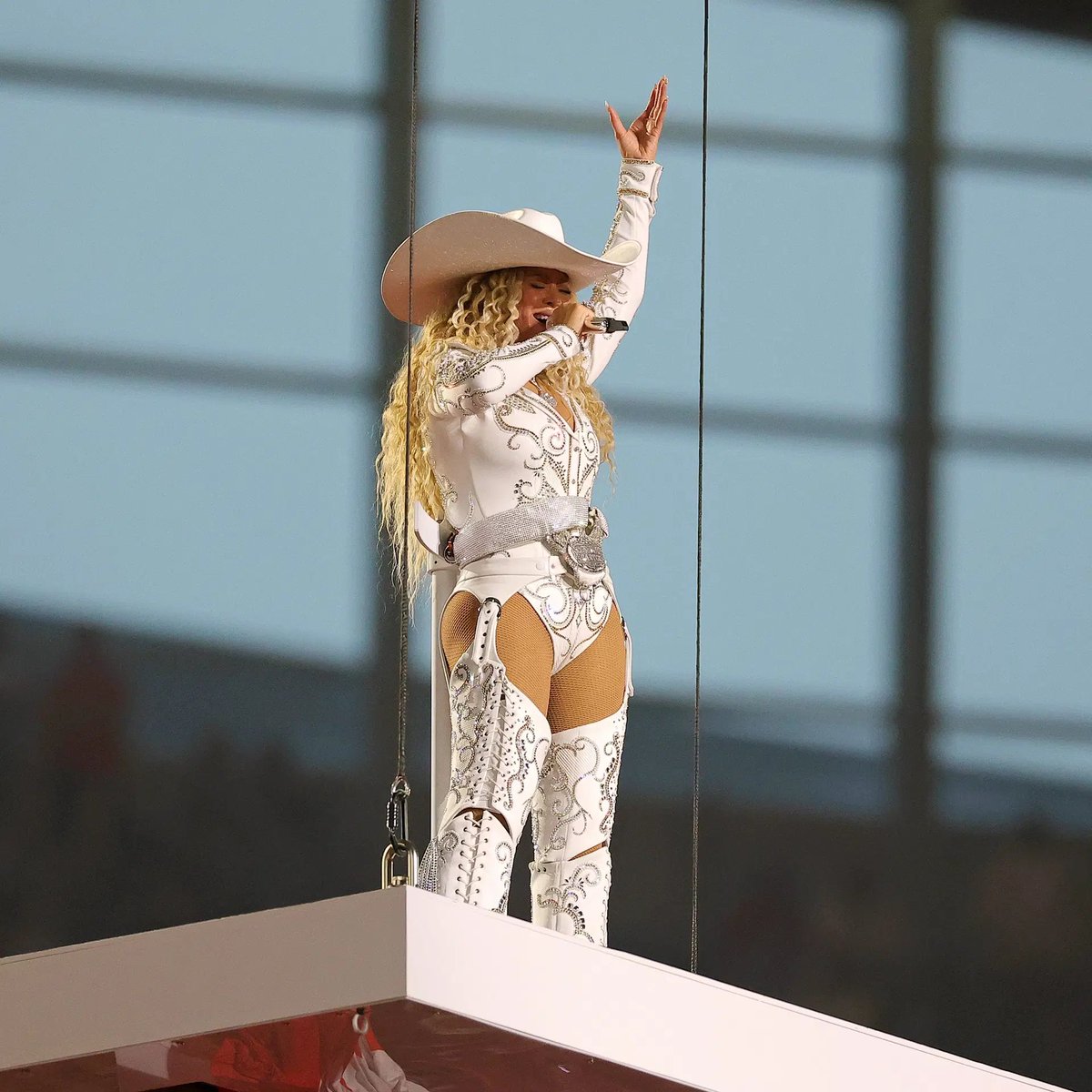 How Beyoncé Became a Billionaire

Bey is the fifth musician to join the 10-figure club.

MORE 🔗 bit.ly/4pSUKxX