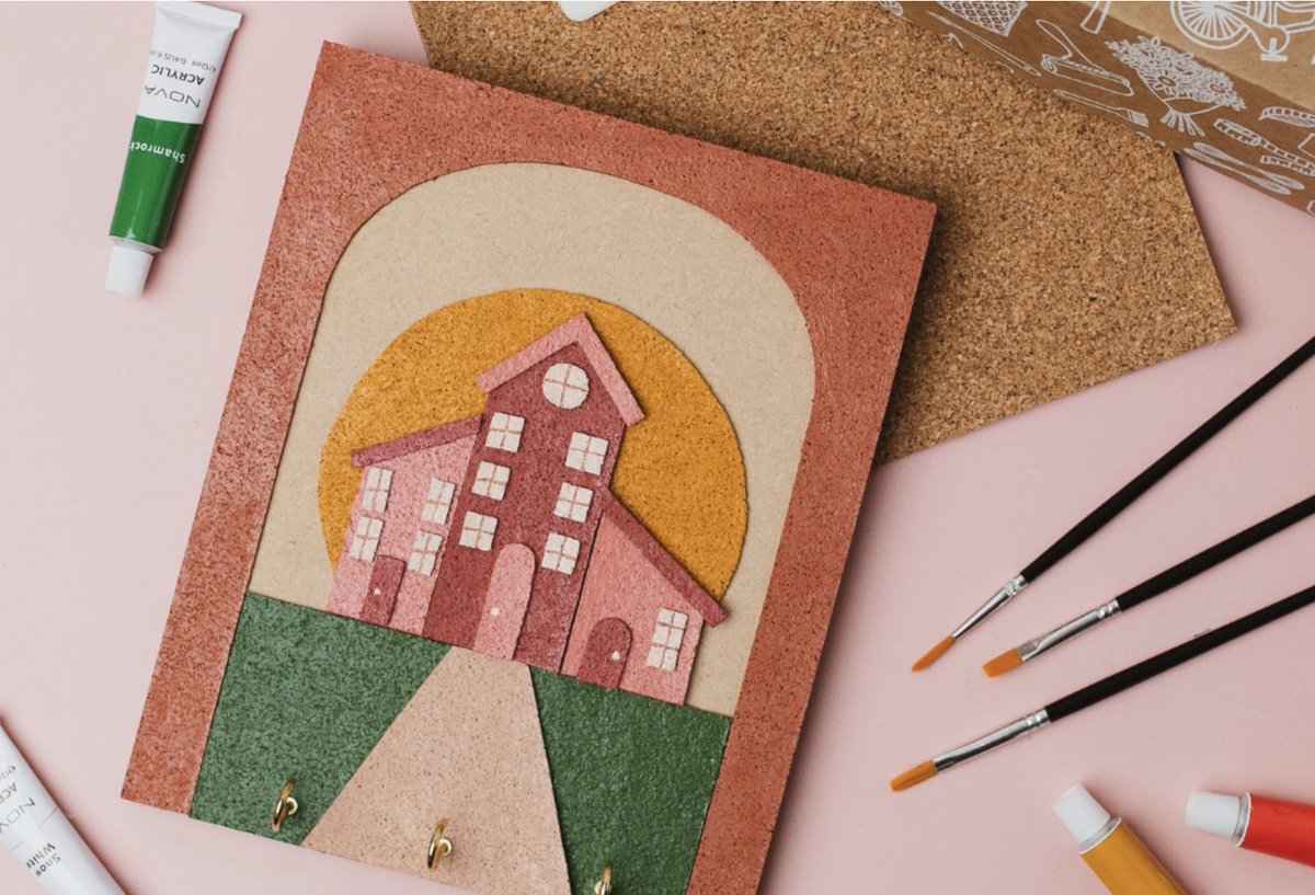 EverythingEnch1's tweet image. Craftiosity’s #Sunset Home Key Hook #craftKit mixes calm #crafting with everyday function. A warm, layered streetscape you’ll actually use and keep. Everything’s included, plus 20% off your first box when you subscribe. 

👉🏻 tidd.ly/4od8zX6

#craft #crafting #crafts #ad