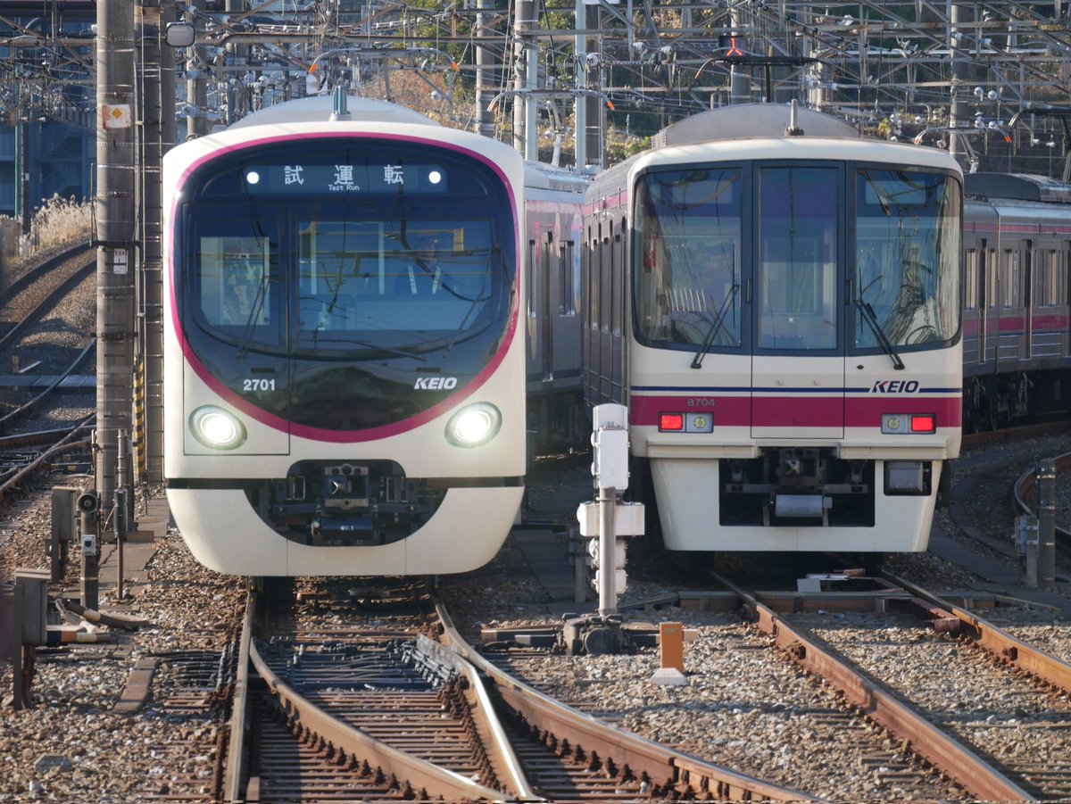 鉄道写真は京王2000系試運転、7000系臙脂帯復刻7728f、山手線E235系