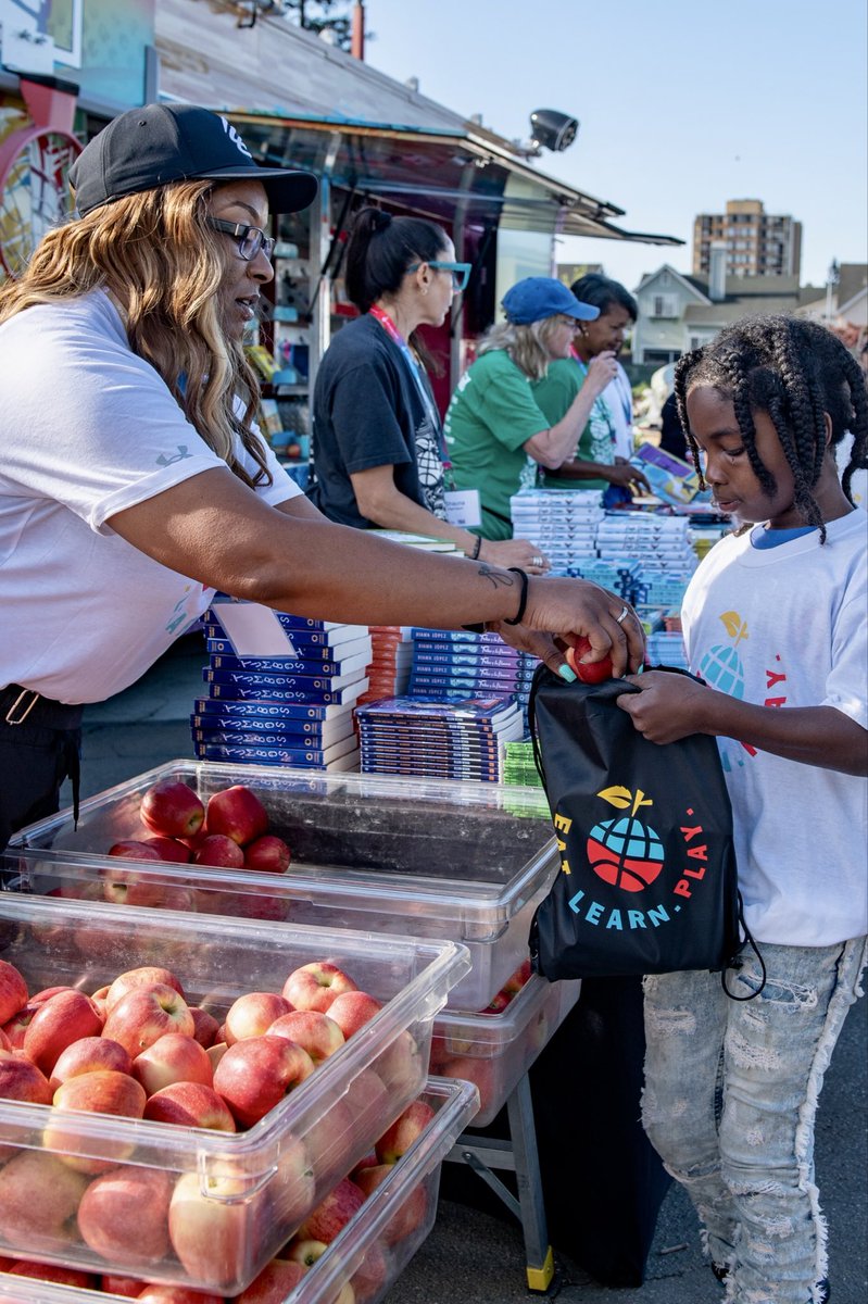 eatlearnplay's tweet image. Every meal served, every book chosen, every place to play is powered by this community. Help us keep going. Support our work today. give.eatlearnplay.org/campaign/75237…