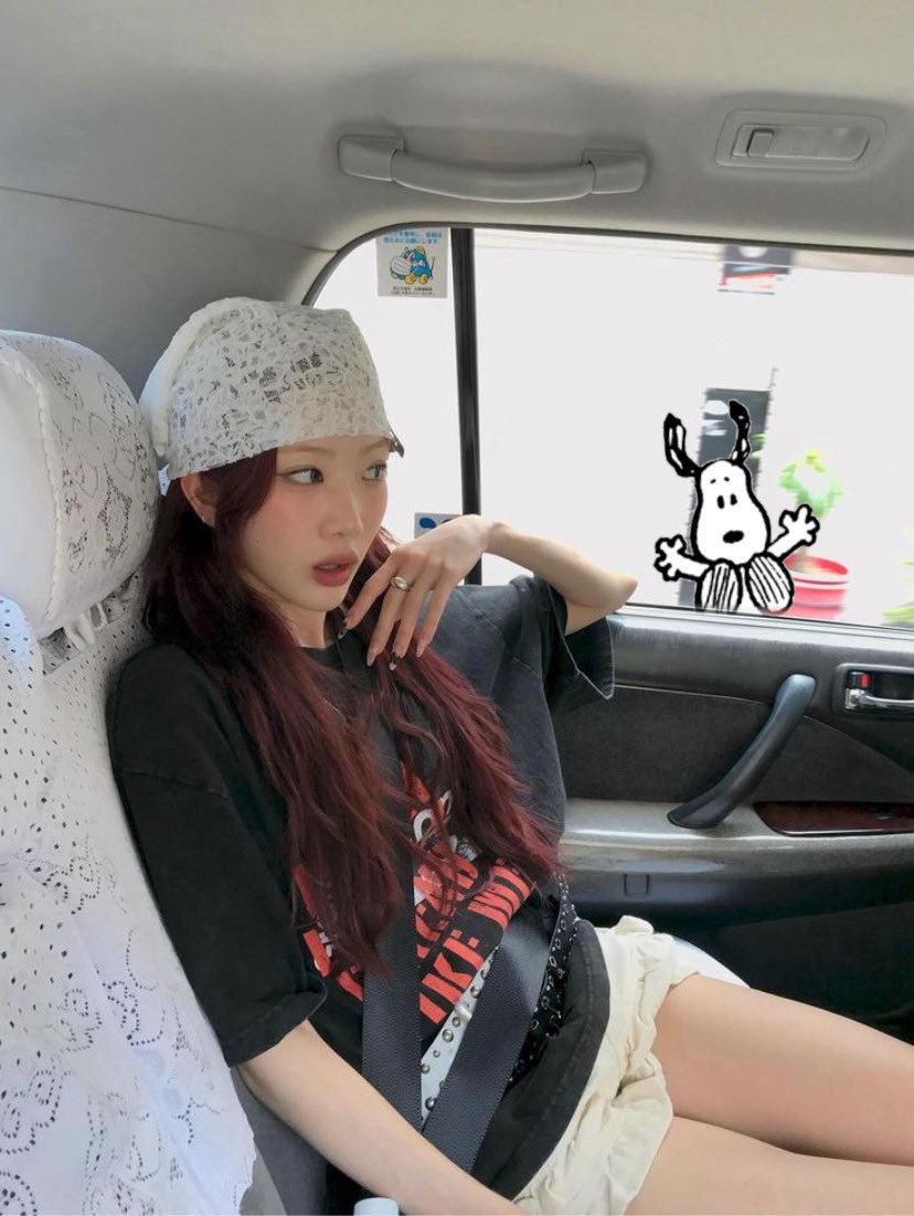 loona snoopy thinker tweet media