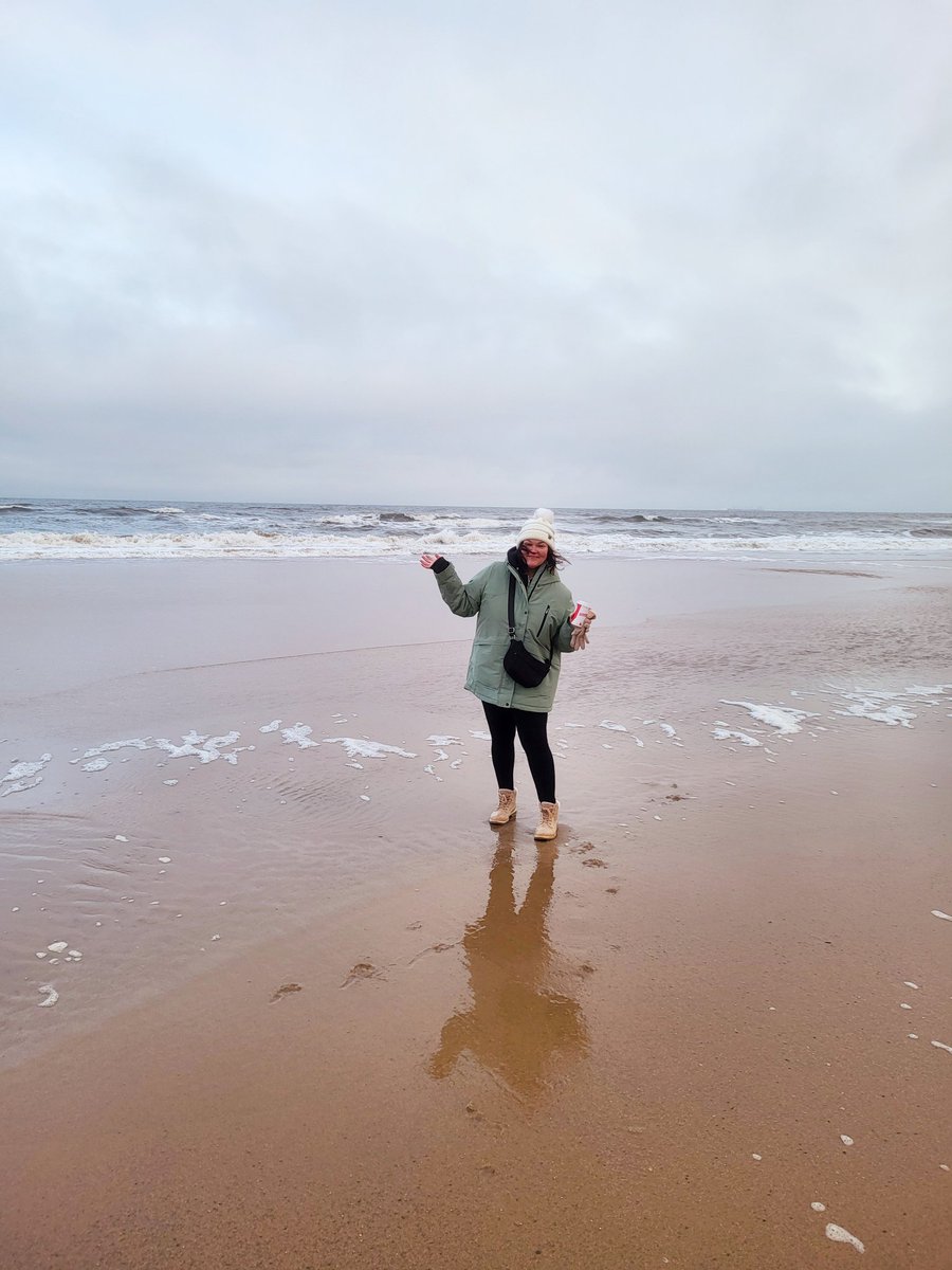 One Smol Bumble tweet media