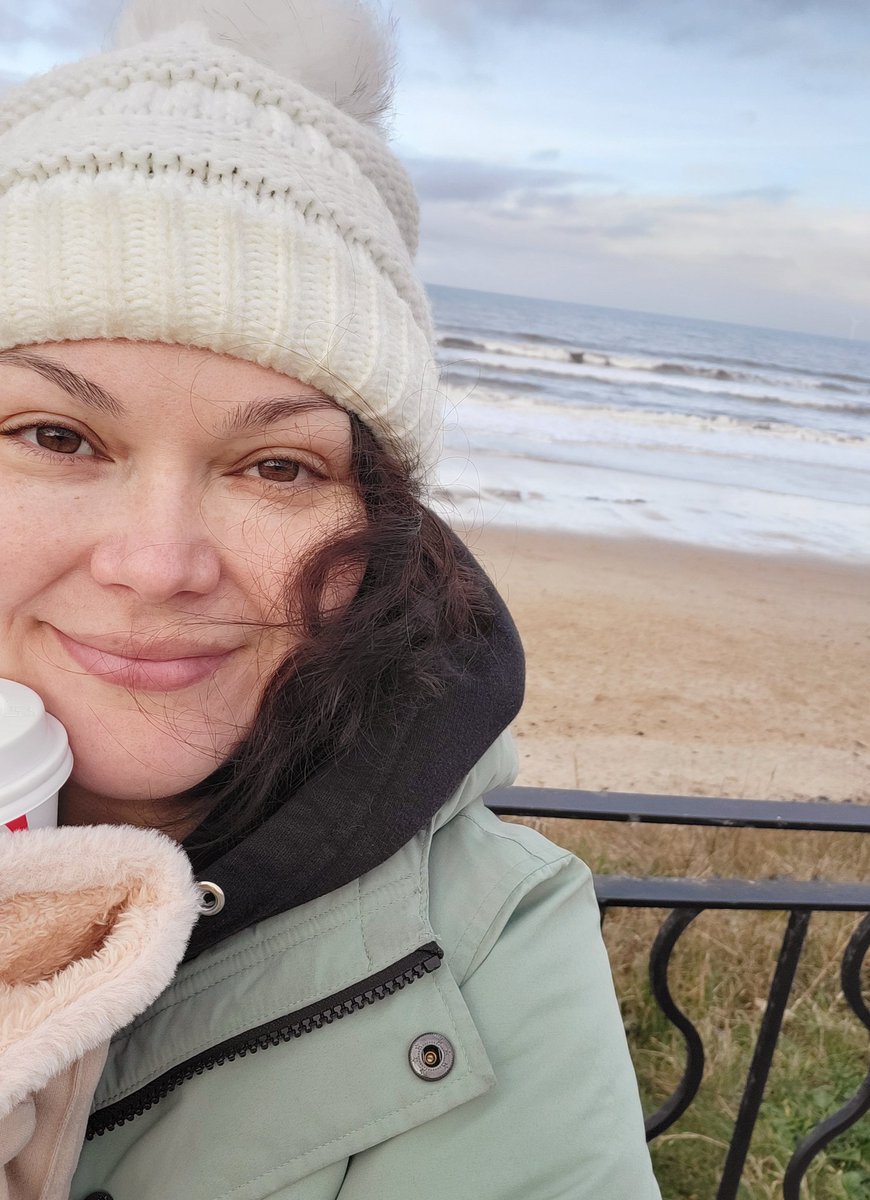 One Smol Bumble tweet media