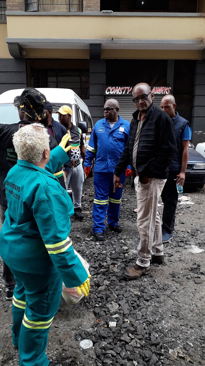 WCCA8's tweet image. On this day in 2019. We were joined by the late former Mayor's of Johannesburg in the Inner-city @CityofJoburgZA may we clean jozi in their memory.  Also present was speaker Cllr Arnold's. And then EISD director @Stan_Itsh with @CleanerJoburg we shall  not fold @DadaMorero