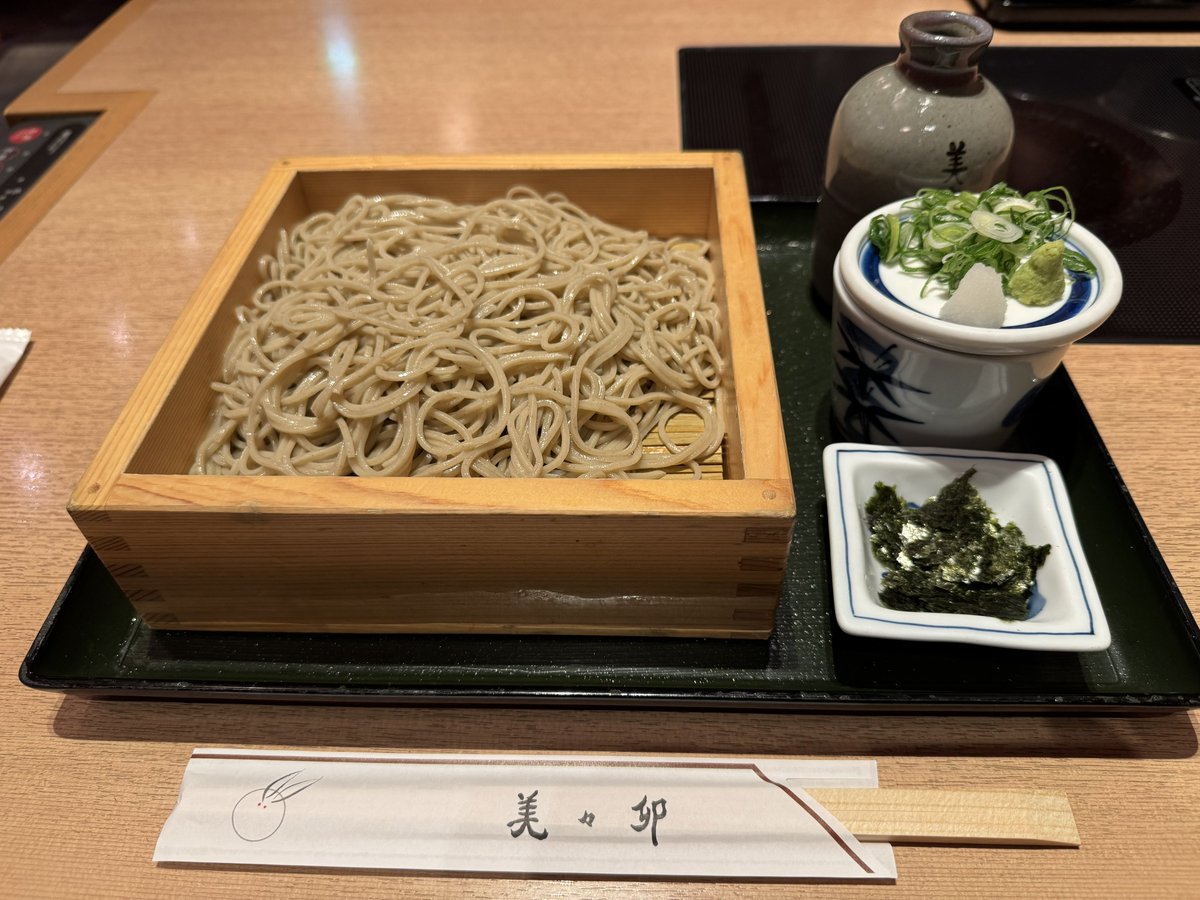 tomar_take's tweet photo. 意馬氏と天保山→梅田→天王寺

お菓子ミュージアム、子連れ多🫨
帰り天保山登った⛰️

初美々卯、うどん食べずに蕎麦。冒涜？
コウペンちゃんカレンダー売り切れてた😱

梅田ほど混雑しない天王寺落ち着く😮‍💨
アルコール抜き忘年会✨

2025年は意馬氏と12回会ってた、
月一ペースで草。来年も宜しくね✌️ https://t.co/U7UsglXFI0