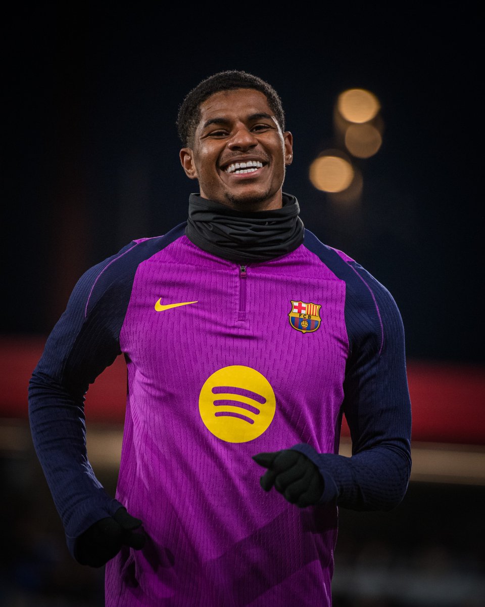 FCBarcelona's tweet photo. Ending the year with a smile 😁 https://t.co/Gvikr5aLod