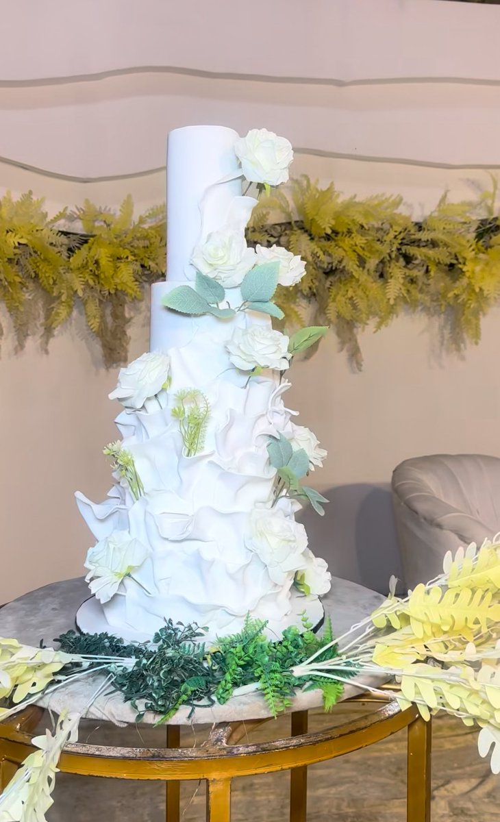 What was ordered.         What I delivered 🥹
My first modern wedding cake btw🙈.

Waiting for professional photos, hence why I’ve not posted.