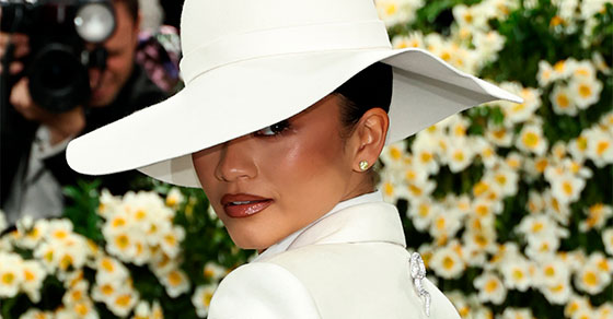 Guioteca's tweet image. 8 #looks que marcaron tendencia y sumaron admiración en 2025: De Rosalía a Demi Moore

tiny.cc/jpzw001