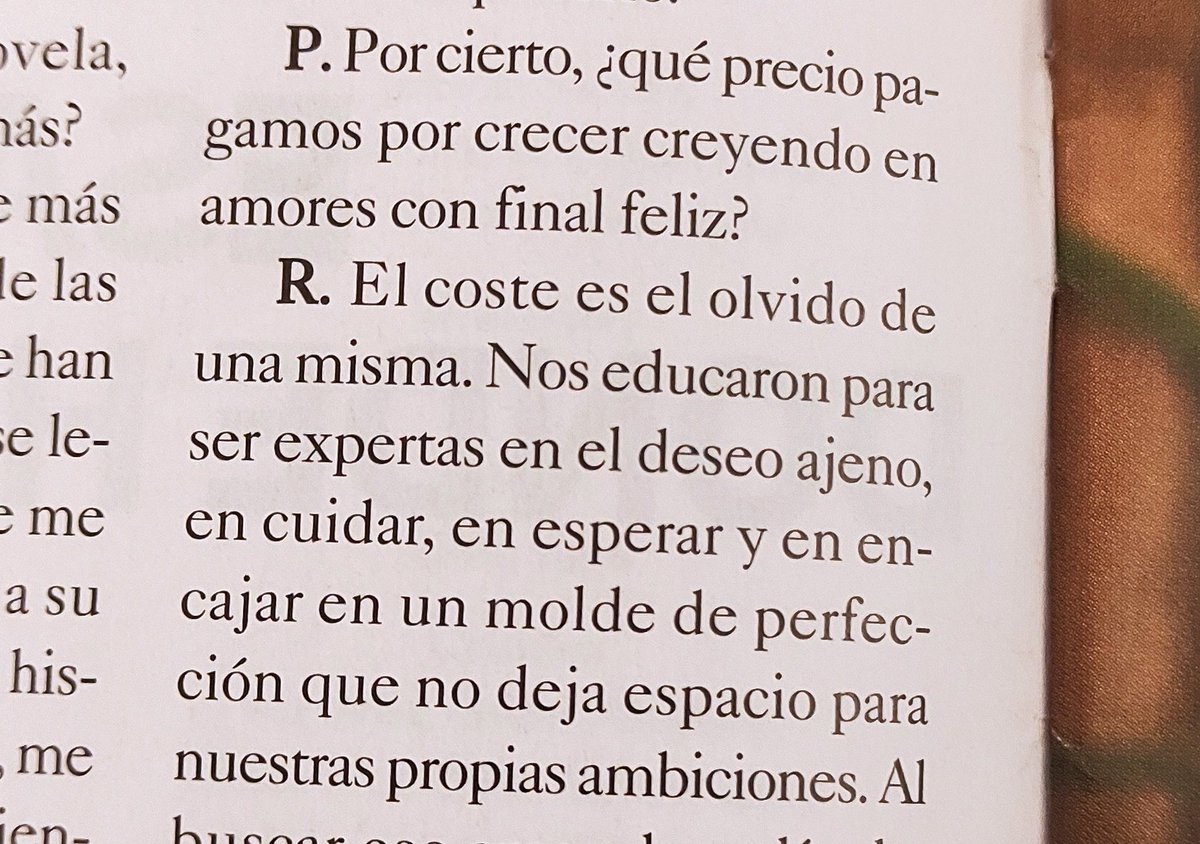 ladylibrorojo's tweet photo. Qué buena pregunta de @nmazancot y qué buena respuesta de Lucía Solla Sobral #ComerásFlores  en @elcultural 💥 https://t.co/H8Co1Wia0i