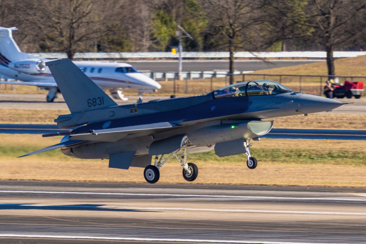 First flight of the Taiwan F-16D 6831!