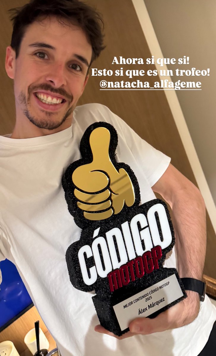 TeudisPuerto's tweet image. Gracias a @NatachaAlfageme por contar con nosotros para esta entrega de Código MotoGP.

¡También enhorabuena a @alexmarquez73 por conseguirlo!

¿Quién será el próximo piloto en llevárselo a casa?🤔