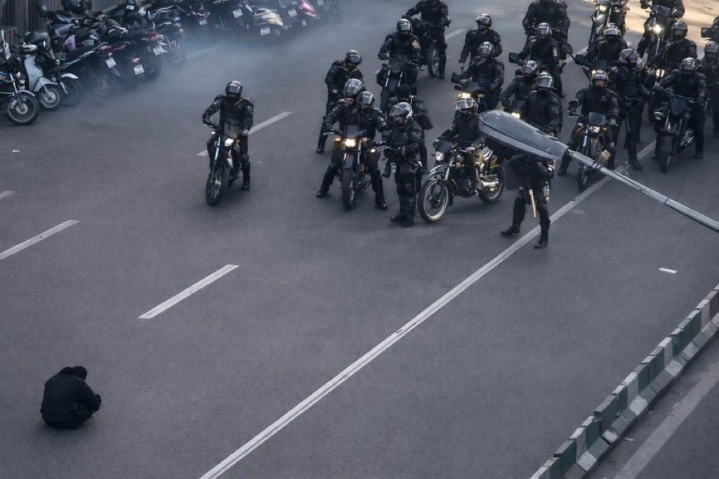 imaN__NeO's tweet image. This should be the picture of the year!
This is the symbol of #iranian people against the brutal regime

They attacked him afterward

#Tehran 
#Iran