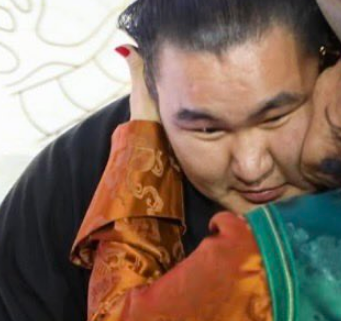 im officially deceased from how handsome this man is!!
ପ(๑•ᴗ•๑)ଓ ♡
i feel like his soft side is so attractive, always so serious and observant during the tournaments but when he's comfortable he's just a lil cutie!