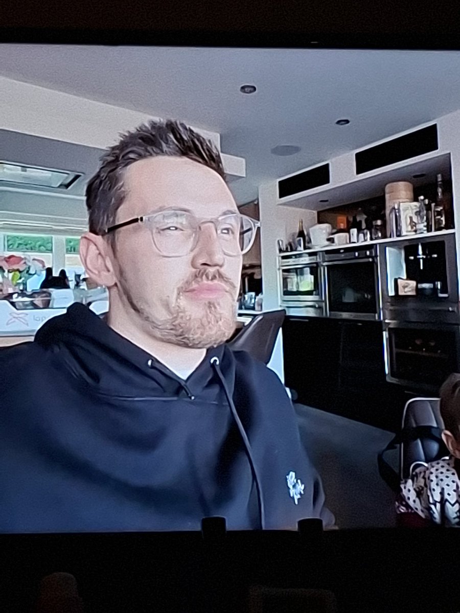 ellhowell22's tweet photo. @Syndicate @YouTube Its on my big telly https://t.co/dzz4iyWR7x