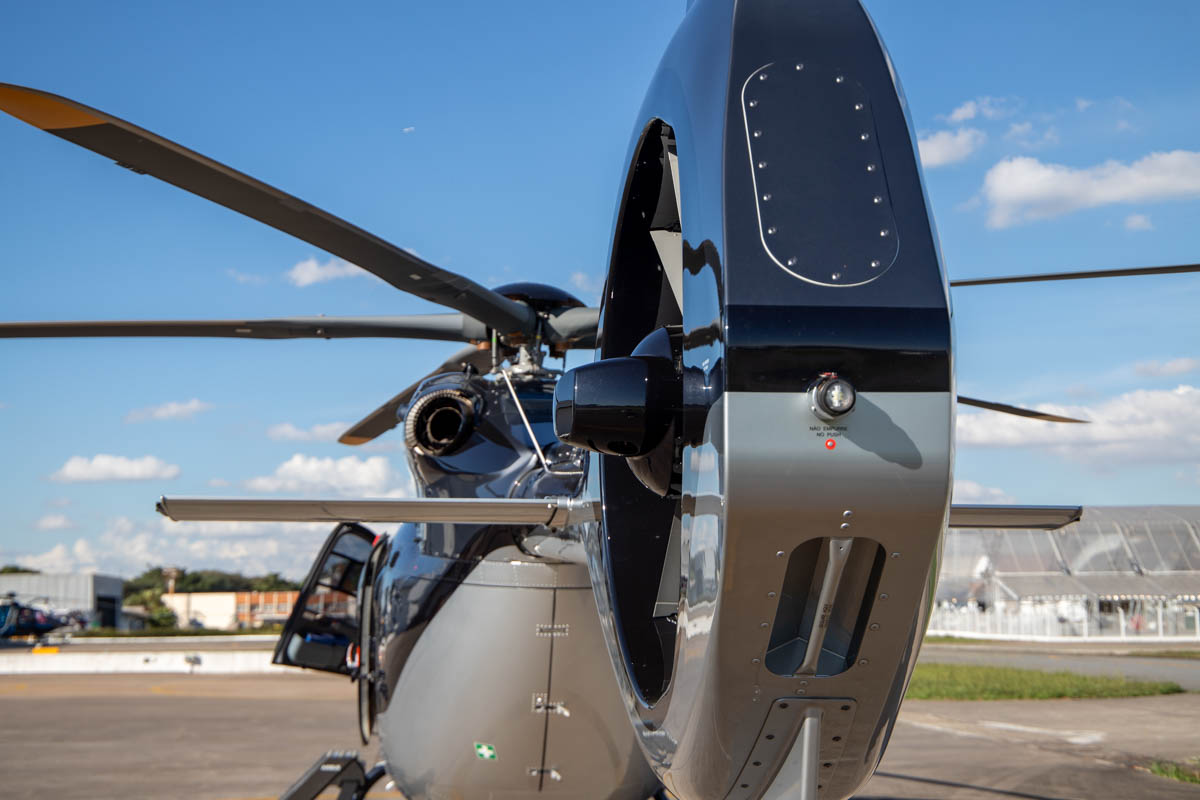 Helicóptero Ecureuil AS350 B3 Em Voo Foto de Stock Editorial - Imagem de  romênia, airspace: 34887783, image size:1200x800