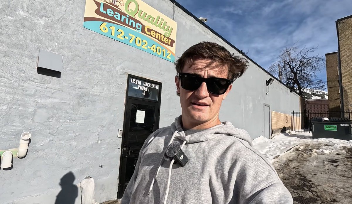 edwardm3's tweet image. You would think their phone would work since they make millions a year!