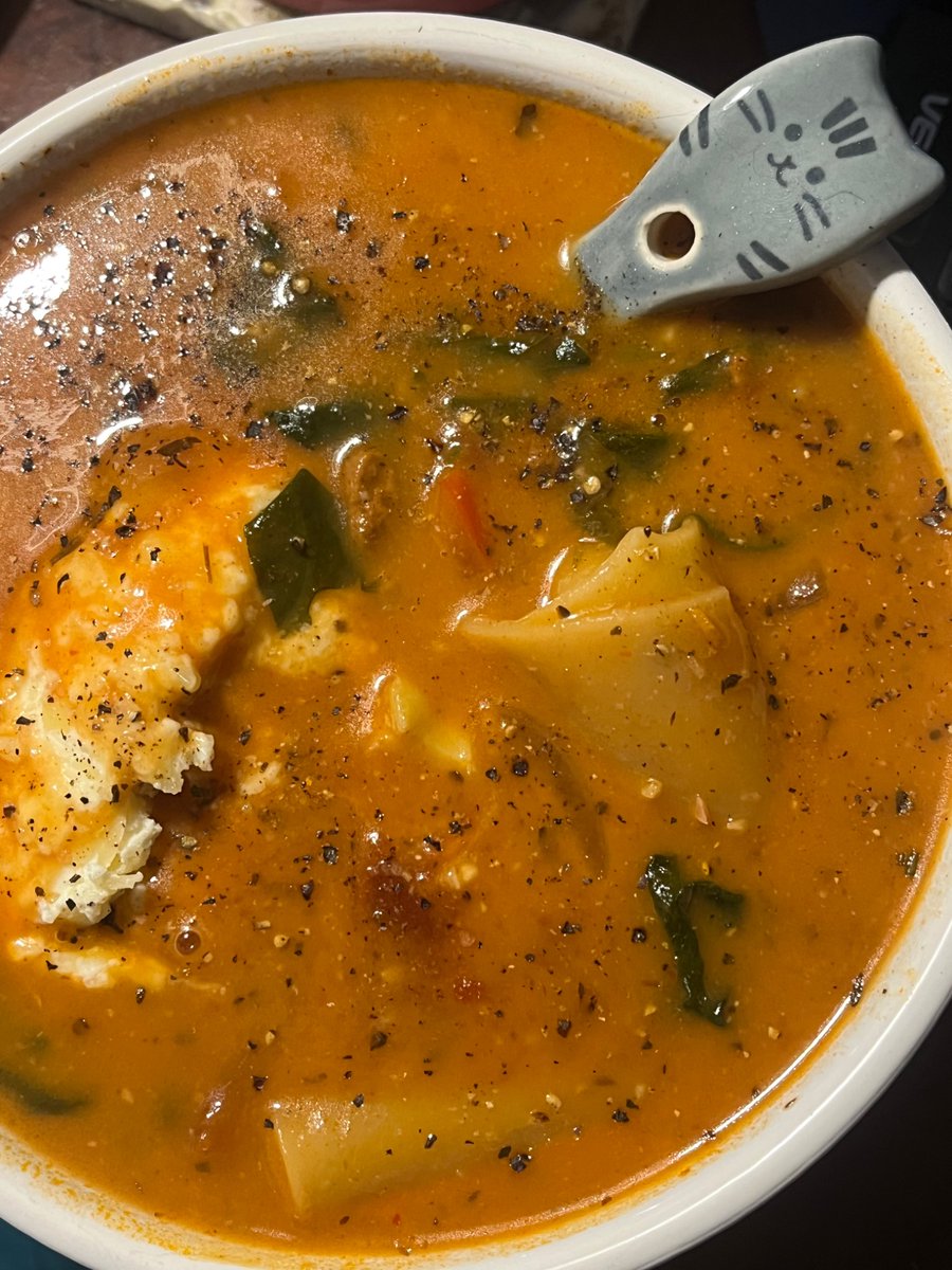 heyitsimi's tweet photo. my sister made lasagna soup for dinner last night https://t.co/1YYIj6EurA