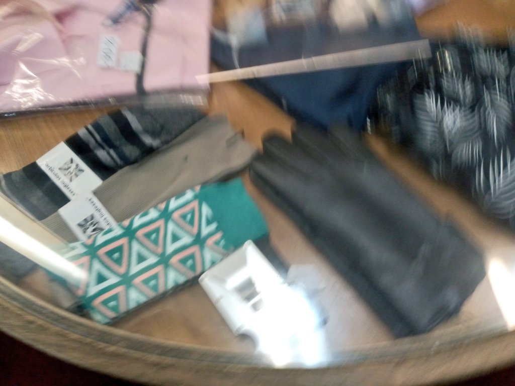 ¡SOS, SOS!
Cierran (por compra de su histórico local) la mítica tienda "Artículos ingleses", de 5 de mayo. Es una verdadera catástrofe. Aquí se pueden encontrar ropa y artículos de aseo personal que ni en ciudades como Viena, Budapest o Buenos Aires son asequibles. !Defendámosla!