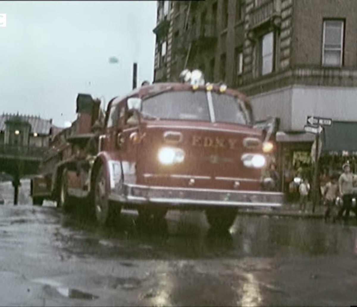 TheSecretList's tweet image. Enjoy: THE BRONX IS BURNING (1972) w/Dennis Smith &amp;amp; a host of others! @FDNY @FDNYFC @UFOA854 youtu.be/ygF3NJvy3bY?si… #firefighter #firefighters #fdny