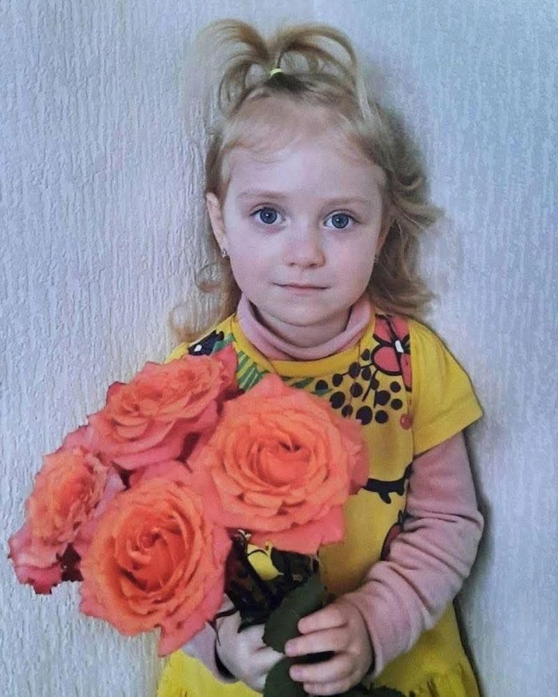 JuliaDavisNews's tweet image. War criminal Putin refuses to stop his genocidal invasion of Ukraine and keeps murdering civilians, like this little girl. What can be “positive” about chatting with a sadistic degenerate like Putin?