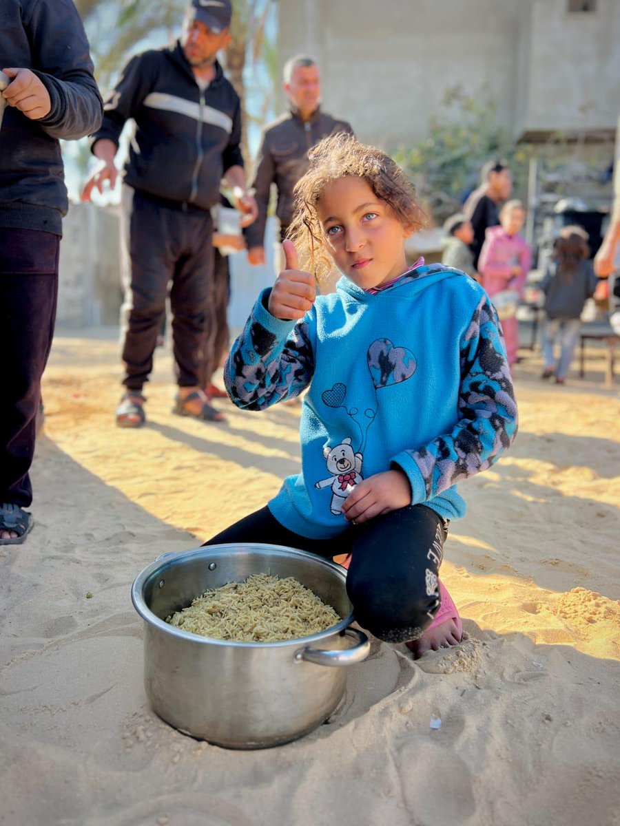 "Gelin, birlikte yaraları saralım… Kalplerimizi birleştirip bir yetimin duasına,Gazze’de bir annenin umuduna ortak olalım. "Dediğimiz kermesimize okulumuzun tüm paydaşların göstermiş olduğu yoğun ilgi ve katkısıyla verilen destekler Gazze'ye ulaştı.  <a href="/Yusuf__Tekin/">Yusuf Tekin</a> <a href="/MustafaOzel66/">Mustafa Özel</a>