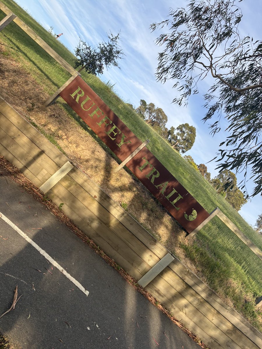 avinashjgd's tweet image. Melbourne wakes. 30th Dec 2025 Tuesday
I run.😍
Magic follows. ✨
#Day338 #TheMagicOfRunningContinues #AmchiMelbourne😇
#RuffeyLakePark😍