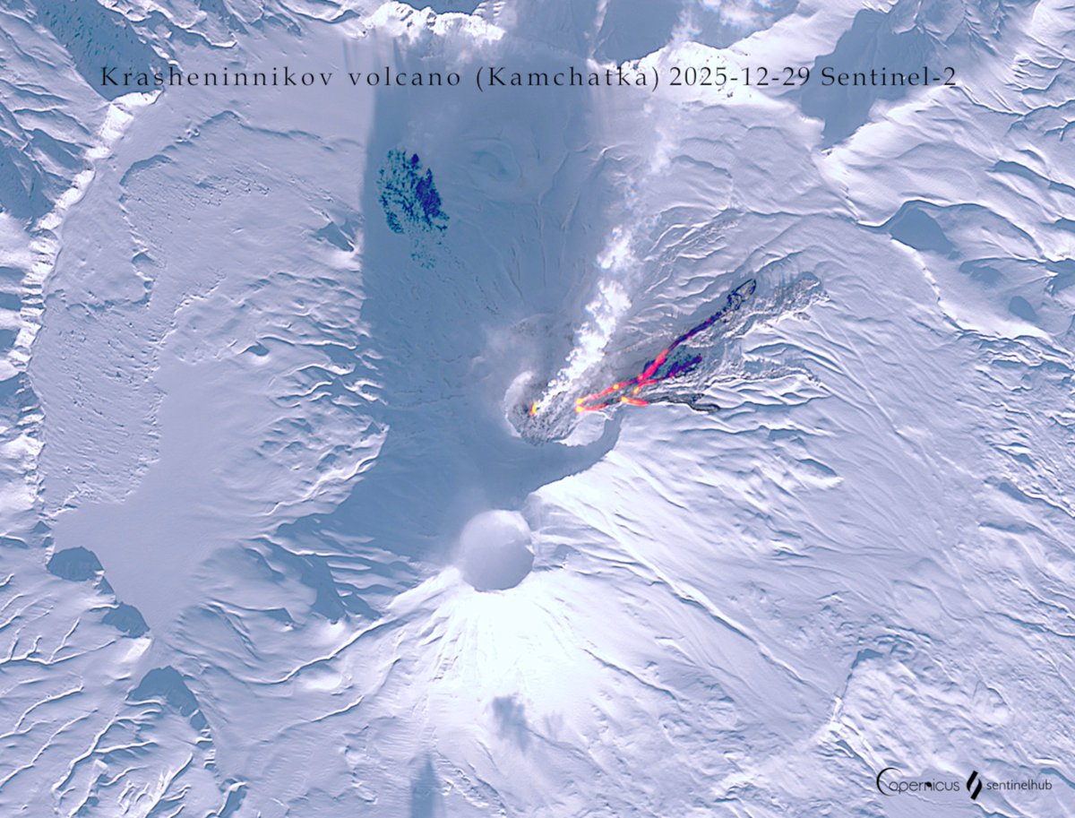 New lava flow eruption from #Krasheninnikov with three main arms!

🌋<a href="/volcanodiscover/">VolcanoDiscovery</a> activity update:
👉lnkd.in/dj4H4mEq

<a href="/esa/">European Space Agency</a> <a href="/ESA_EO/">ESA Earth Observation</a> <a href="/CopernicusEU/">Copernicus EU</a> <a href="/sentinel_hub/">Sentinel Hub</a> <a href="/sinergise/">Sinergise</a> <a href="/planet/">Planet</a> <a href="/Pierre_Markuse/">Pierre Markuse</a> <a href="/SmithsonianGVP/">Global Volcanism Program</a>