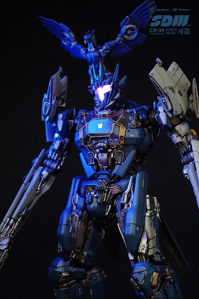 Lintufriikki's tweet image. first time seeing this nakomake soundwave model kit and i'm losing my mind he's so gorgeous??? i love the visor and arms 😭